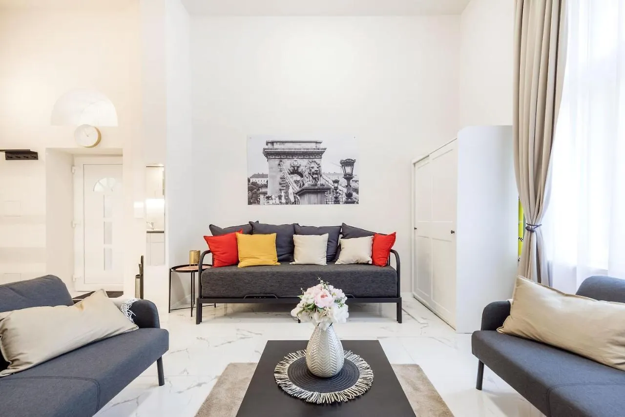 Seventh Heaven 3 Apartment Budapest