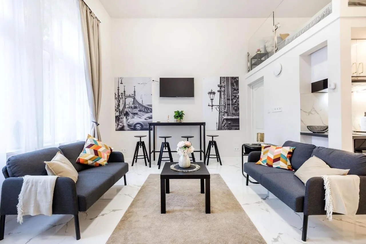 Seventh Heaven 3 Apartment Budapest