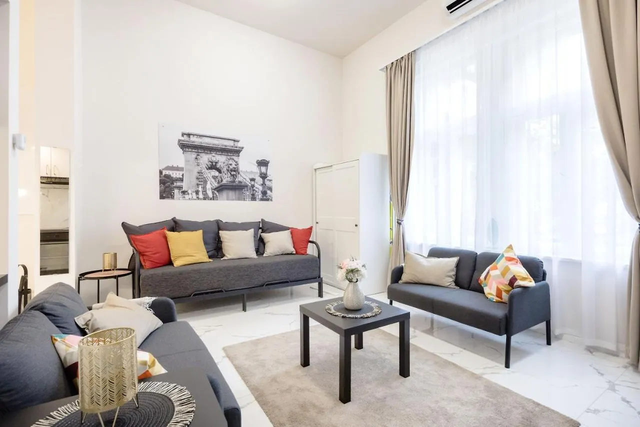 Seventh Heaven 3 Apartment Budapest